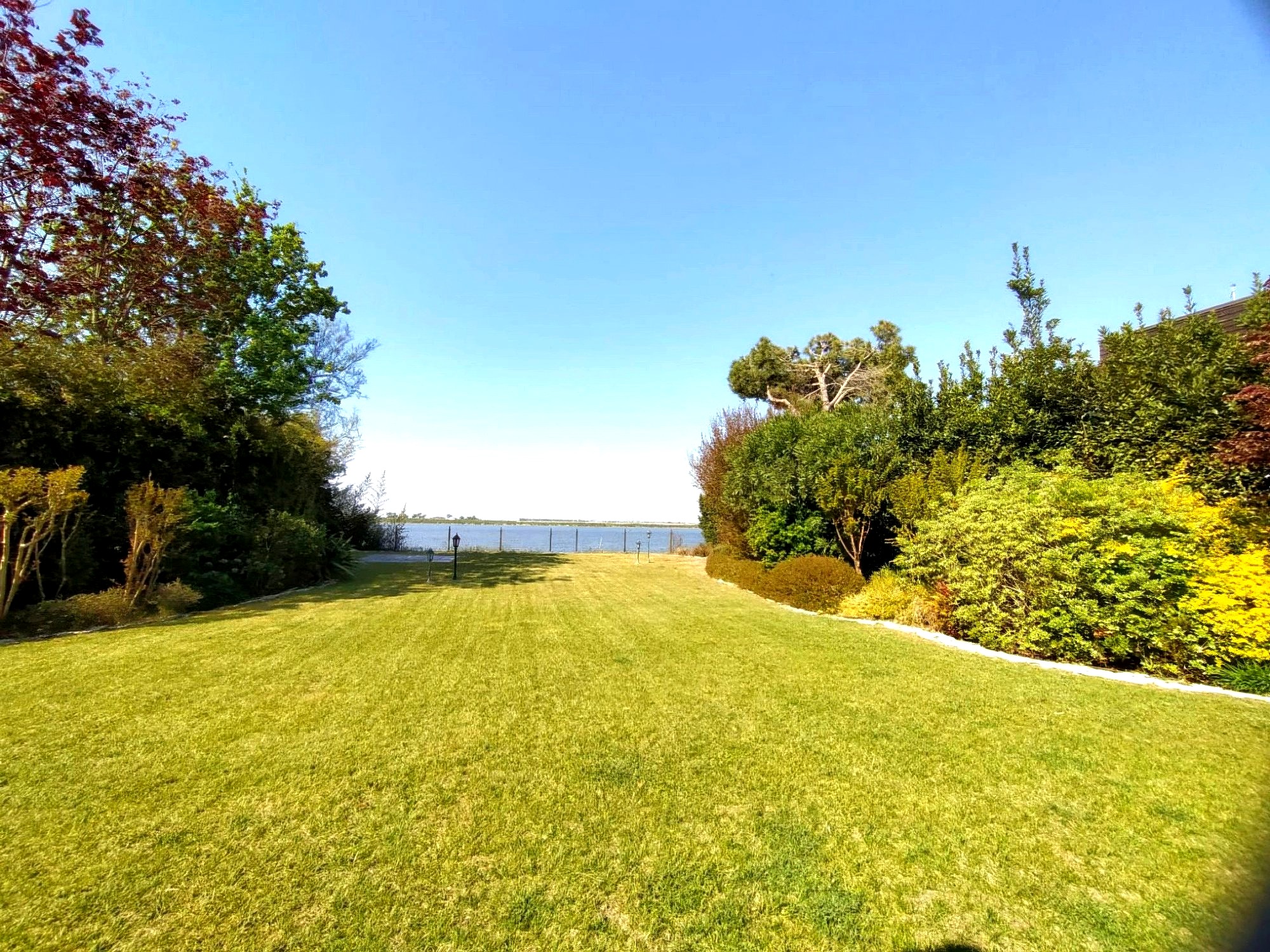 Villa Albarella garden with direct lagoon view